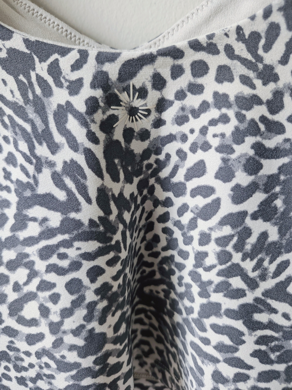 aerie Gray & White Animal Print V-Neck Sports Bra - Picture 8 of 10
